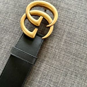Size 85 / 34 black leather gucci belt. NEVER worn. With dust bag. Authentic.